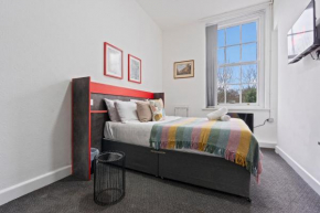 Modern, Spacious 4 bed Suite with Parking